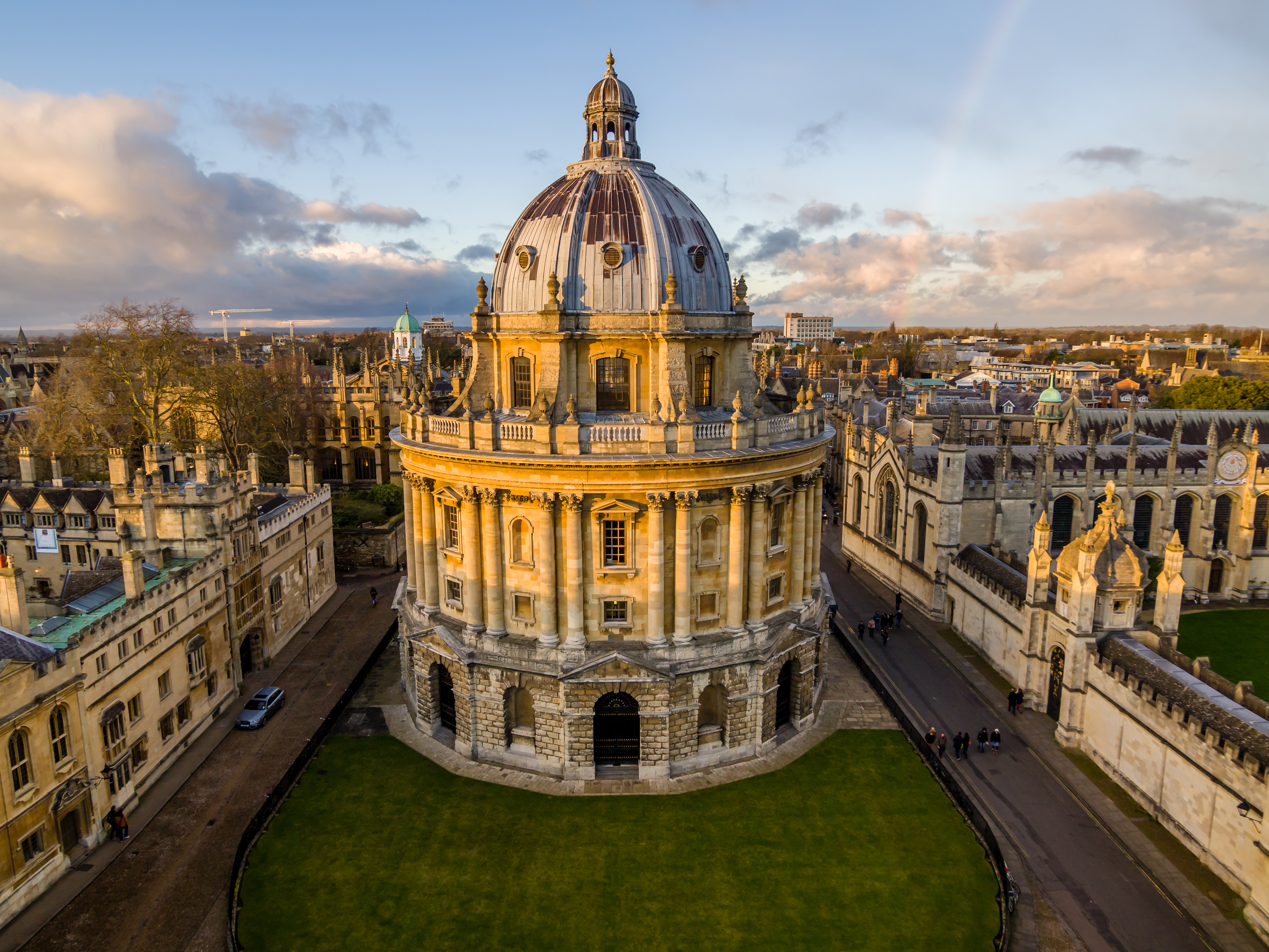 Oxford sights. Бодлианская библиотека Оксфорд. Здание библиотеки Рэдклиффа в Оксфорде. Оксфордский университет Великобритания.